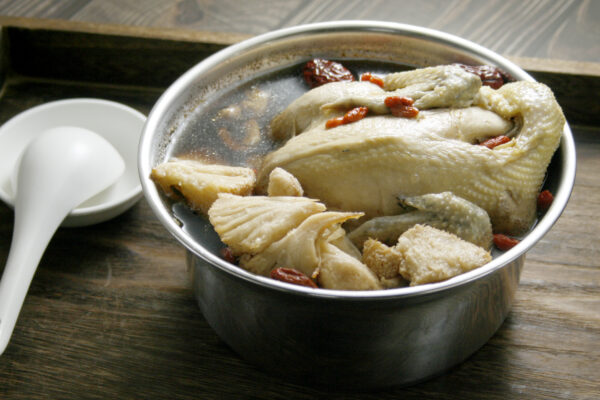 鐵鍋十全猴菇雞湯